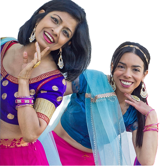 Nandita et une danseuse en costumes traditionnels indiens bleu et violet